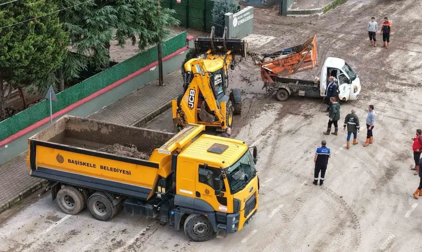 Başiskele sel sonrası hızla toparlanıyor: 337 personel ve 142 araçla çalışma sürüyor
