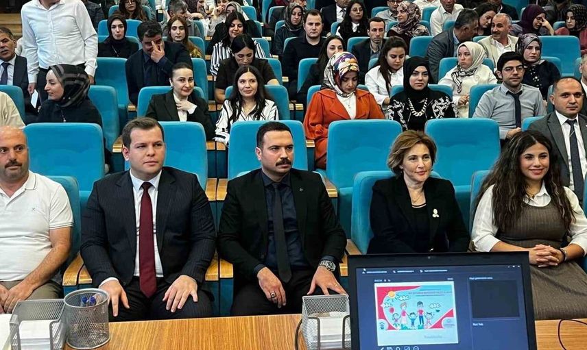 Adıyaman'da adliye personeline koruyucu aile hizmetleri eğitimi verildi