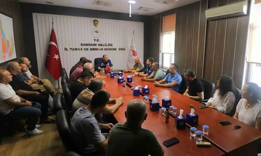 Samsun'da balıkçılara yeni av sezonu öncesi bilgilendirme toplantısı