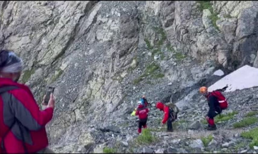 Verçenik Dağı’nda yaralı kadın dağcı için helikopterli kurtarma operasyonu