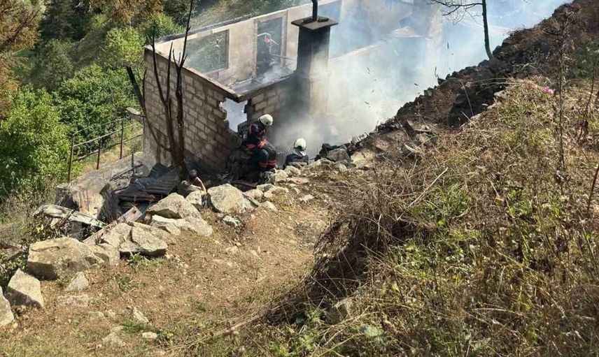 Çaykara'da yangın faciası: Bedensel engelli kardeşler evlerini kaybetti