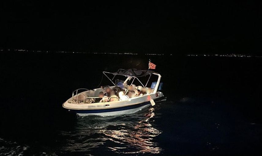 İzmir'de sahil güvenlik operasyonlarıyla 56 düzensiz göçmen yakalandı
