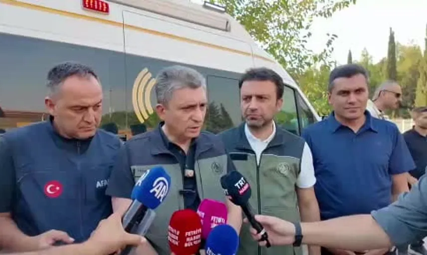 Antalya Valisi, orman yangınıyla ilgili gelişmeleri paylaştı: mahallelerin etrafını çevirdik