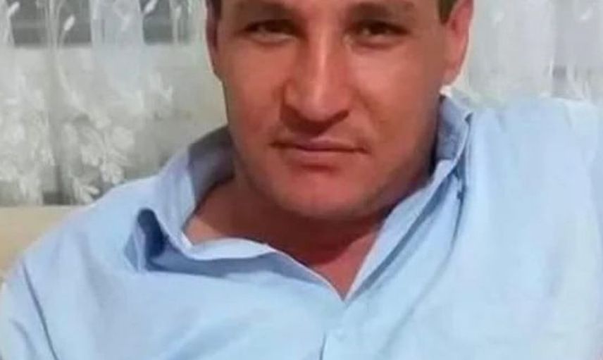 Üzerine araç çarpan servis şoförü hayatını kaybetti