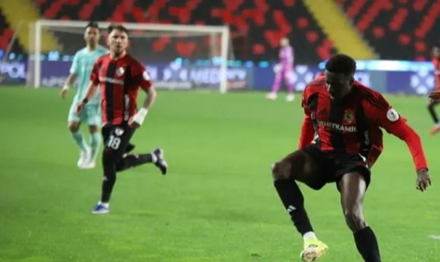Samsunspor'un kadrosuna katılan Mohamad Bayo, başarılı sezonu geride bıraktı