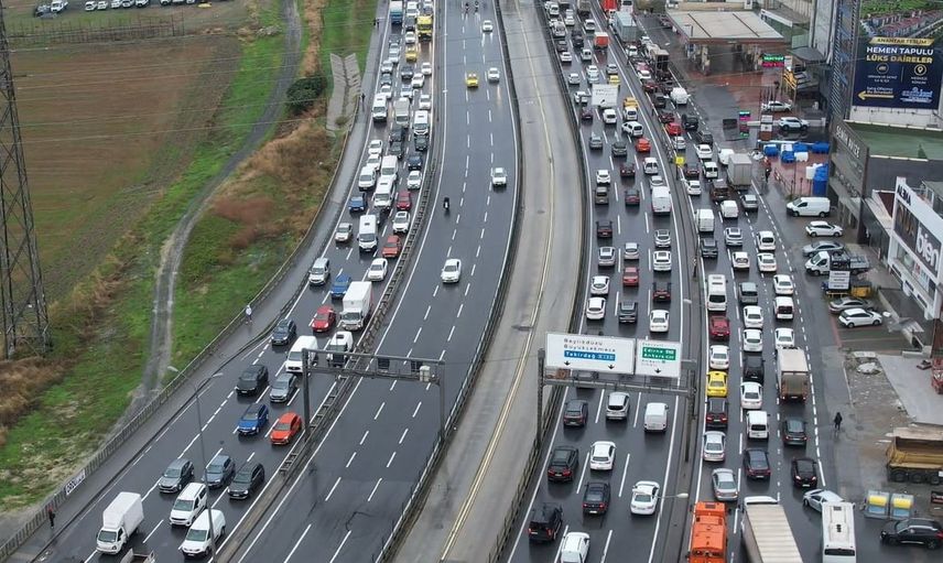 İstanbul'da sağanak yağış sonrası ulaşımda aksamalar yaşandı