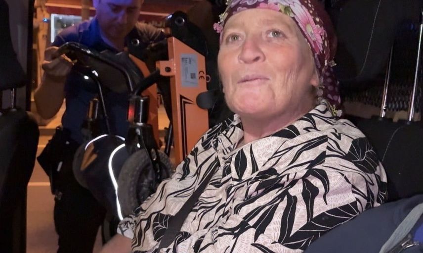 Tramvayı kaçıran anne ve oğlu polisten yardım aldı