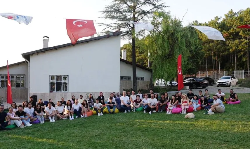 Denizli Büyükşehir Belediyesi gençlere yaz kampı ile unutulmaz anlar sundu