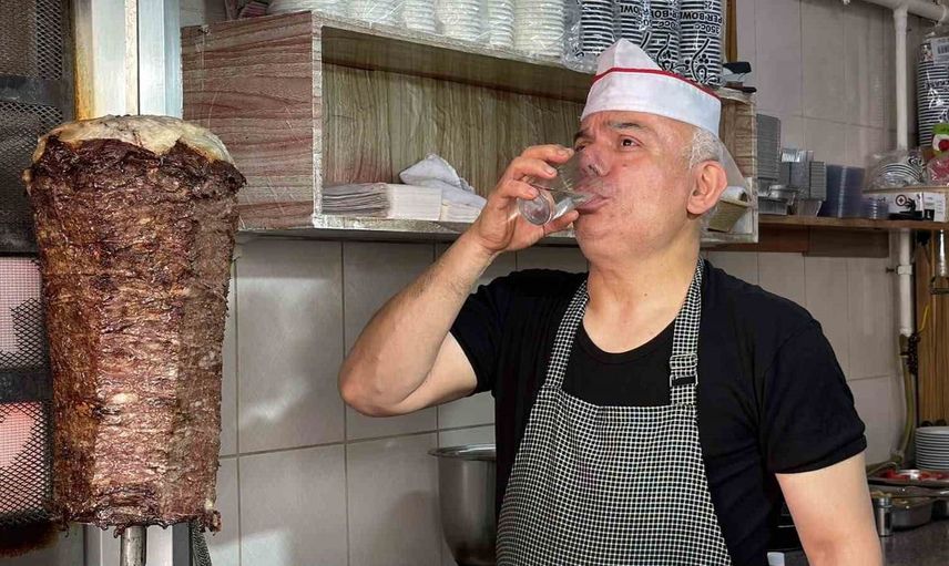 Sıcak havalarda beslenme hataları baş dönmesi ve göz kararmasına yol açıyor