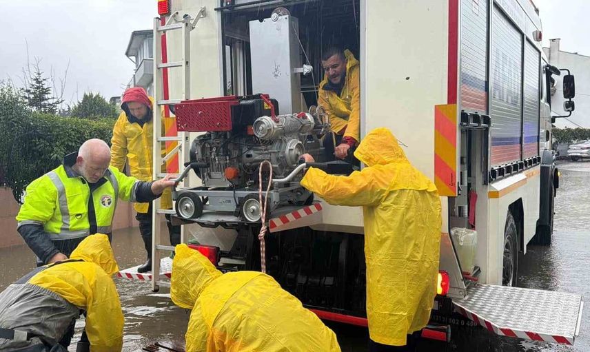 Şile Belediyesi yoğun yağış sonrası sahada: Ekipler her noktada hizmette