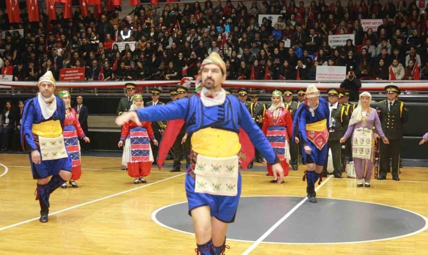 Cumhuriyet Bayramı coşkusu Balıkesir'de yürekten kutlandı