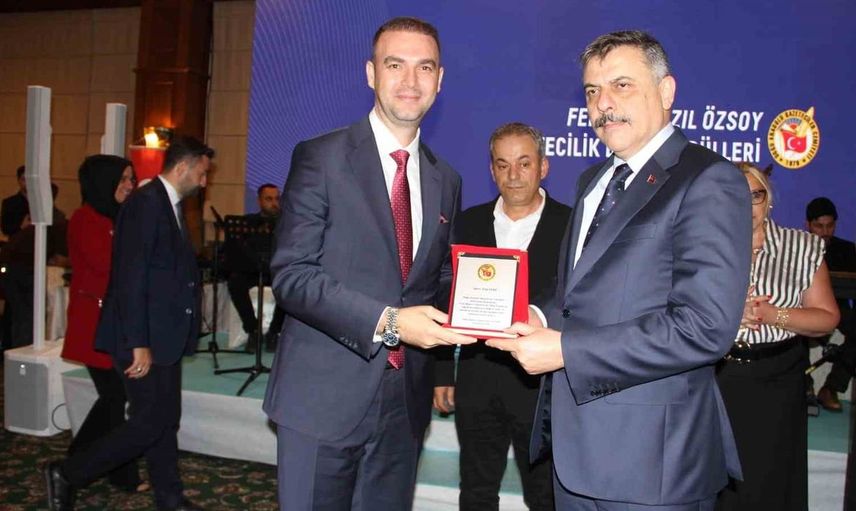 Aras Elektrik’e teşekkür plaketi