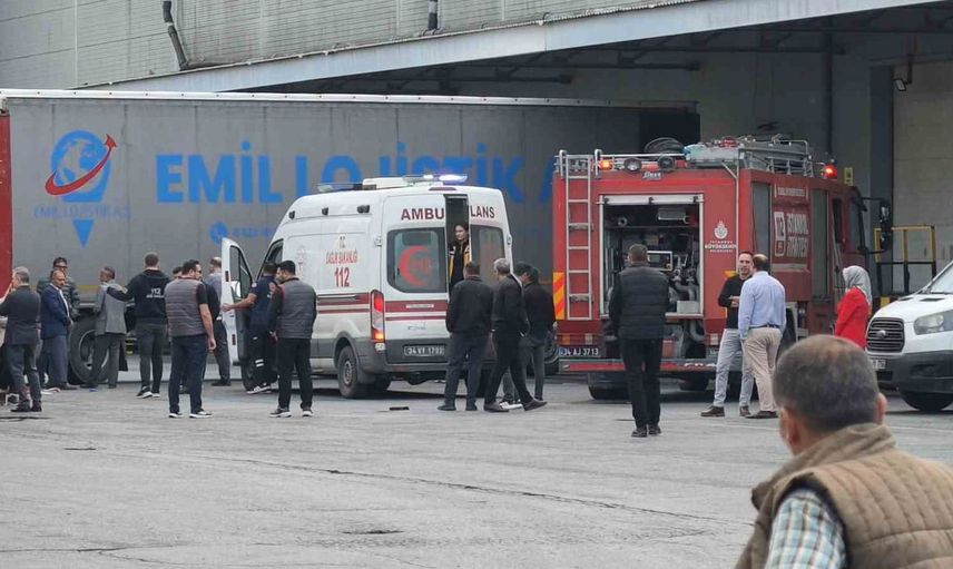 Esenyurt'ta manevra yapan tırın arasında kalan işçi hayatını kaybetti