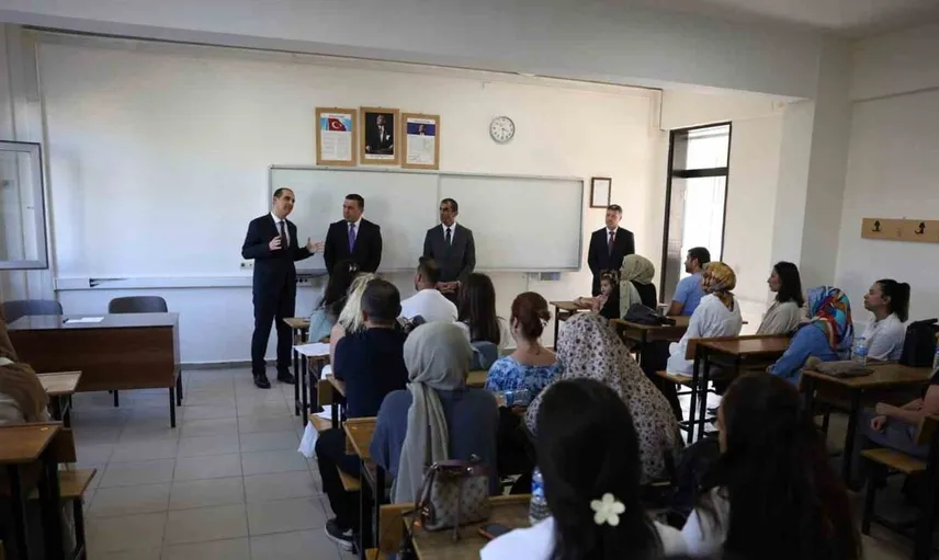 Iğdır Valisi Taşolar, eğitimde kaliteyi artırmak için zümre toplantısına katıldı