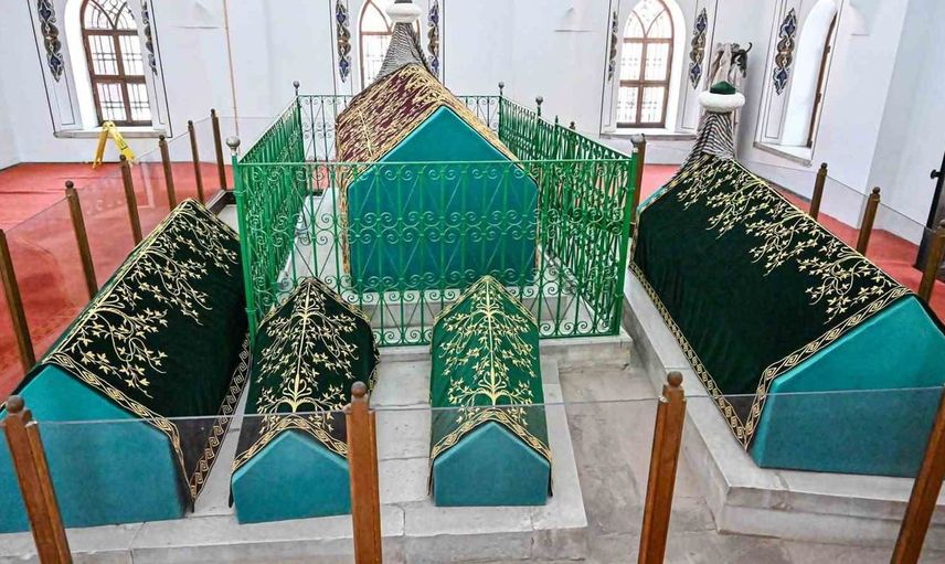 Bursa'da hanedan türbelerindeki puşideler yenileniyor