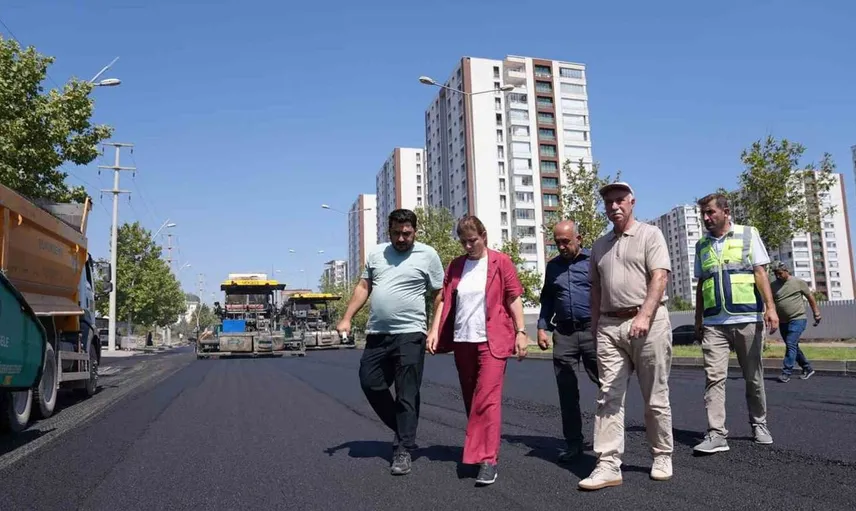 Diyarbakır'da asfalt çalışmalarına hız veriliyor: Eşbaşkan Bucak yerinde inceledi