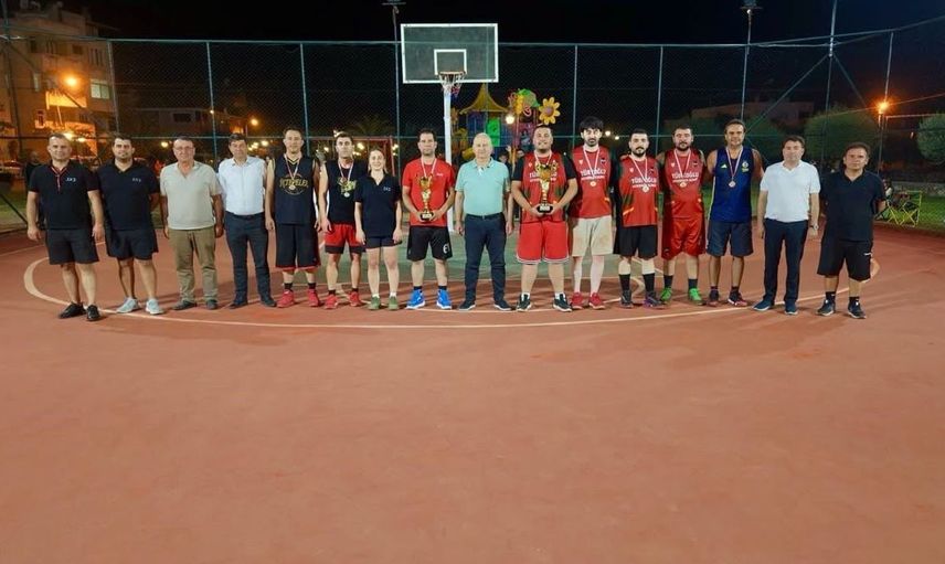 Çine'de 3x3 sokak basketbolu turnuvası kupa töreniyle tamamlandı