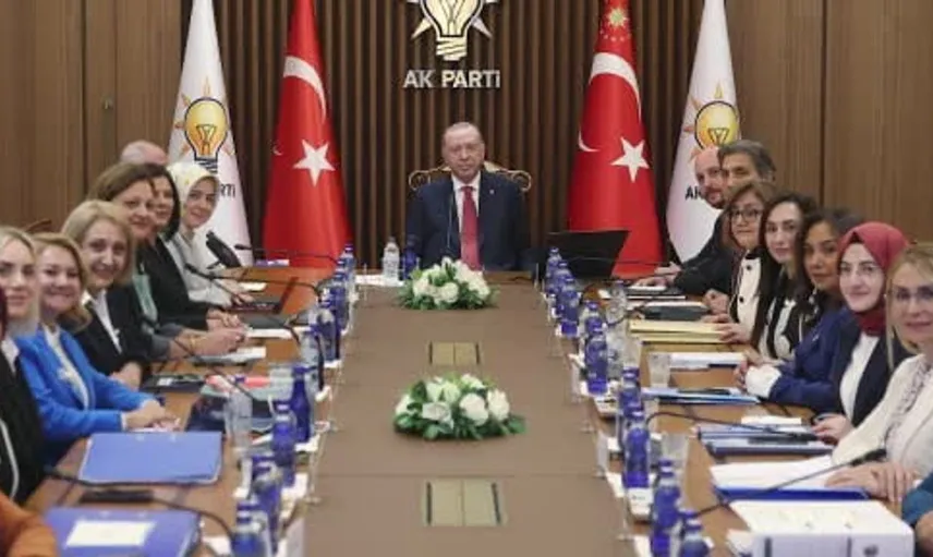 Cumhurbaşkanı Erdoğan, Ak Parti kadın kolları başkanlarıyla bir araya geldi