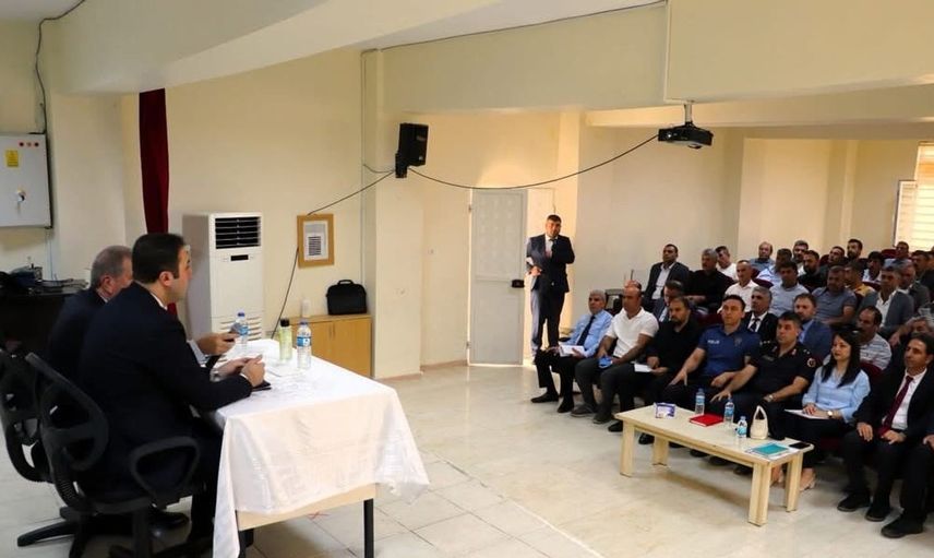Çüngüş'te muhtarlar buluştu: Yerel sorunlar ve çözüm önerileri masaya yatırıldı