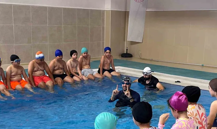 Aydın'da yüzme bilmeyen kalmasın projesi ile çocuklar suyla buluşuyor