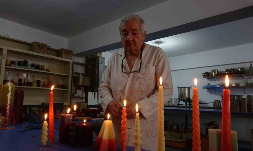 Karanlığı aydınlatan geleneksel zanaat mum üretimi geleceğini arıyor