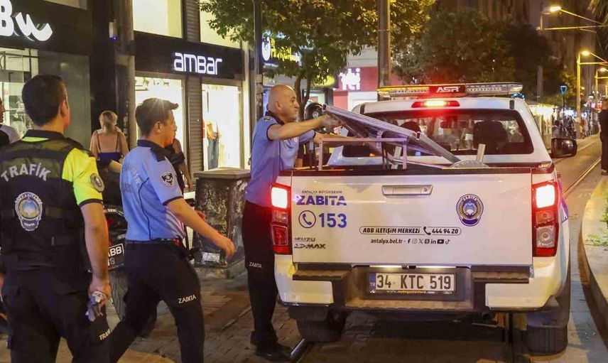 Büyükşehir zabıtasından kaldırım işgallerine sıkı denetim