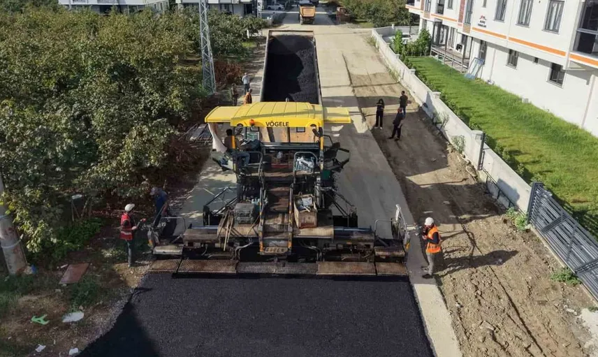 Düzce'de asfaltlama çalışmaları sürüyor: Gece gündüz yollar yenileniyor