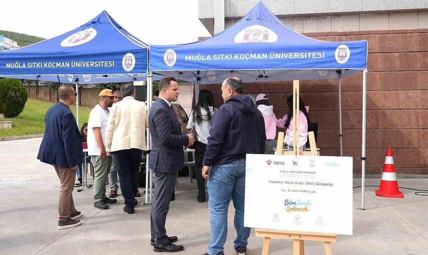 Muğla'da bilim şenliğinde öğrencilere bilim aşkı aşılandı