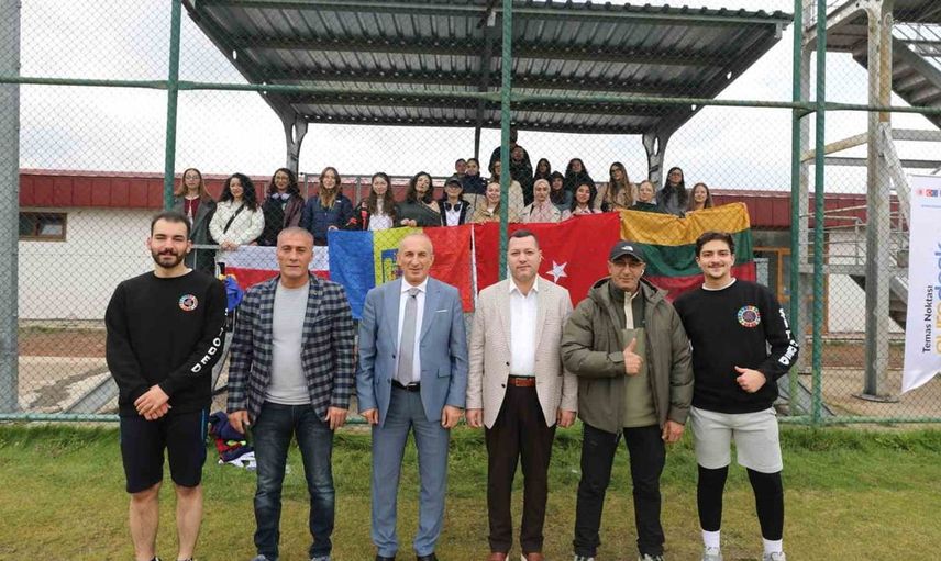 Erzurum'da uluslararası dostluk maçı: Fair-play ruhu galip geldi
