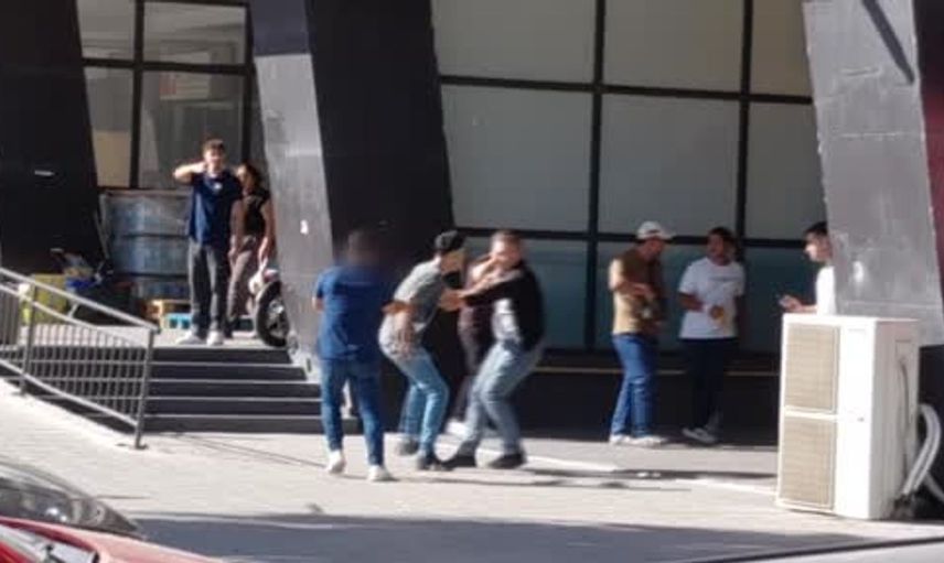 Esenyurt'ta sokak ortasında bıçaklı saldırı: Çevredekilerin cesareti ön plana çıktı