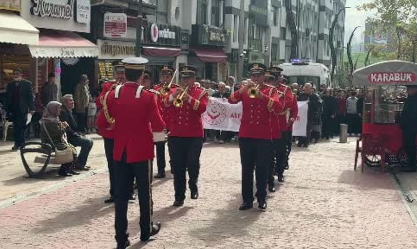 Karabük’te dünya yaşlılar günü etkinliği: Gençler büyüklerine saygısını böyle gösterdi
