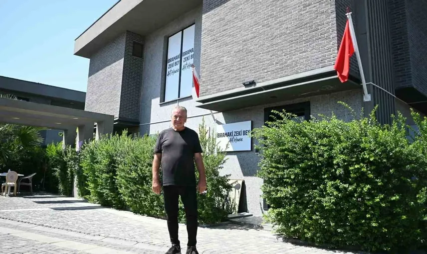 Selim Killi, sanatçı ruhunu kızlarına ve Kuşadası’na aktarmak istiyor