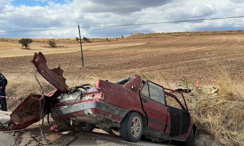 Uşak'ta meydana gelen trafik kazasında aynı aileden 3 kişi hayatını kaybetti