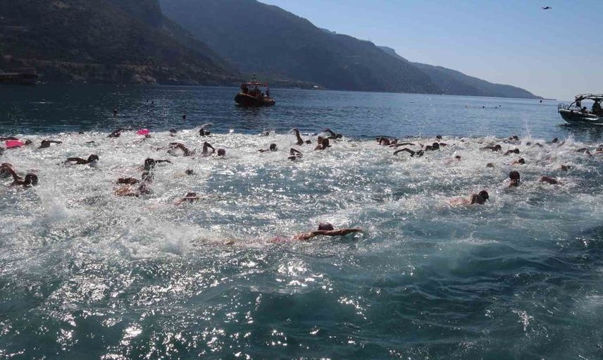Fethiye açık su yüzme yarışları bu yıl da rekora koşuyor