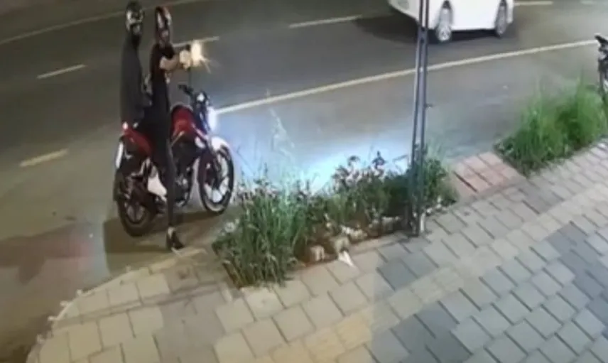 Mersin'de kasklı saldırgan peş peşe ateş açtı: İkinci saldırı paniği