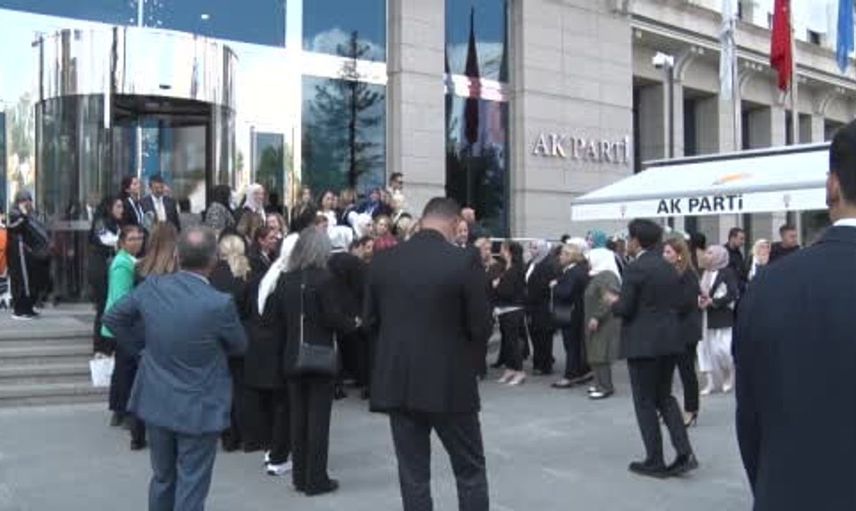 Cemil Tugay, AK Parti’ye katılarak İzmir’in sorunlarına çözüm arayacağını duyurdu