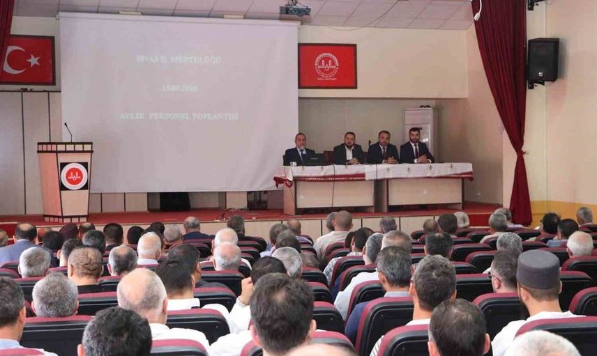 Sivas'lı din görevlilerine başarı belgeleri takdim edildi