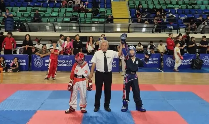Burdurlu kick boksçular zafer kupasında dikkat çekti