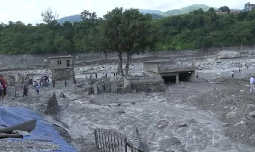 Nepal ve Çin sınırında sel felaketi: can kaybı bini aştı