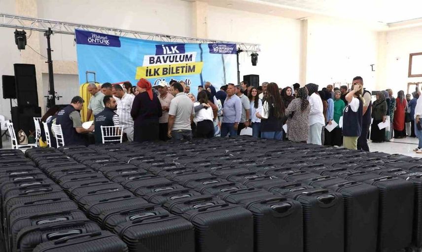 Hatay'dan üniversite öğrencilerine destek: Bavul ve ulaşım yardımı