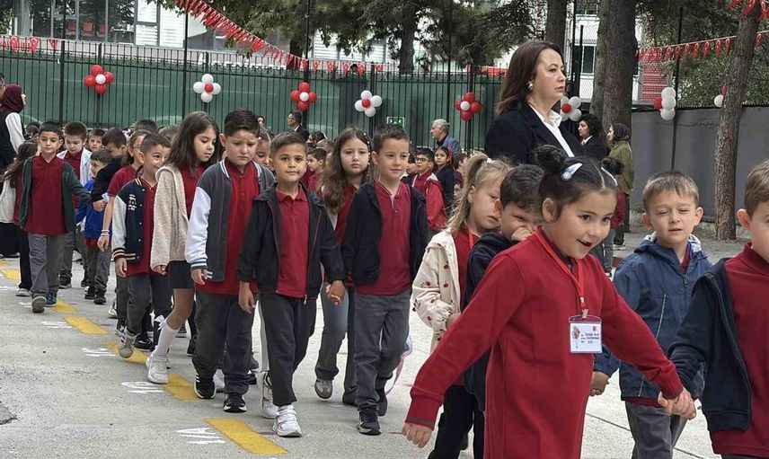 Bolu'da 2026-2027 eğitim yılı ilk ders ziliyle öğretime başladı