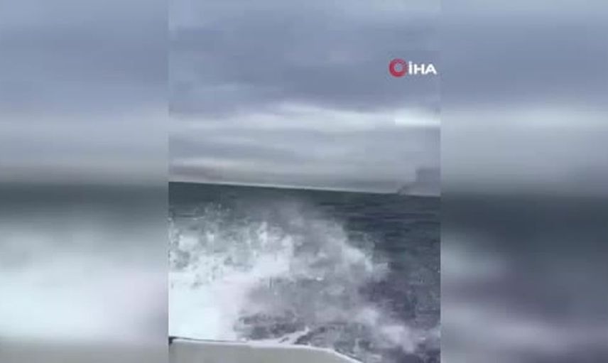 Hürmüz Boğazı'nda mayına çarpan tanker alev aldı
