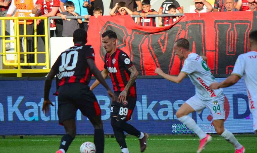Çorum FK ve Corendon Alanyaspor karşılaşması golsüz devam ediyor