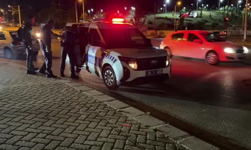 Eskişehir'de otomobil ve motosiklet kafa kafaya çarpıştı, 2 yaralı