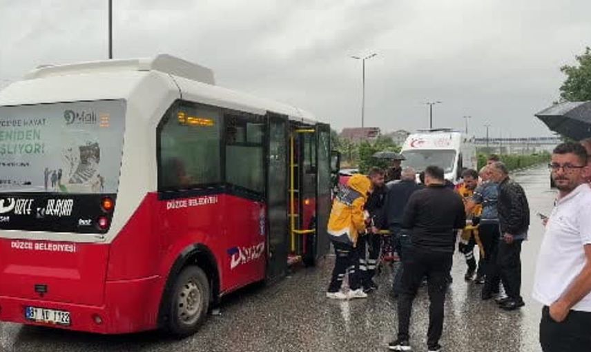 Düzce'de sağanak yağış kazayı getirdi: 5 yaralı