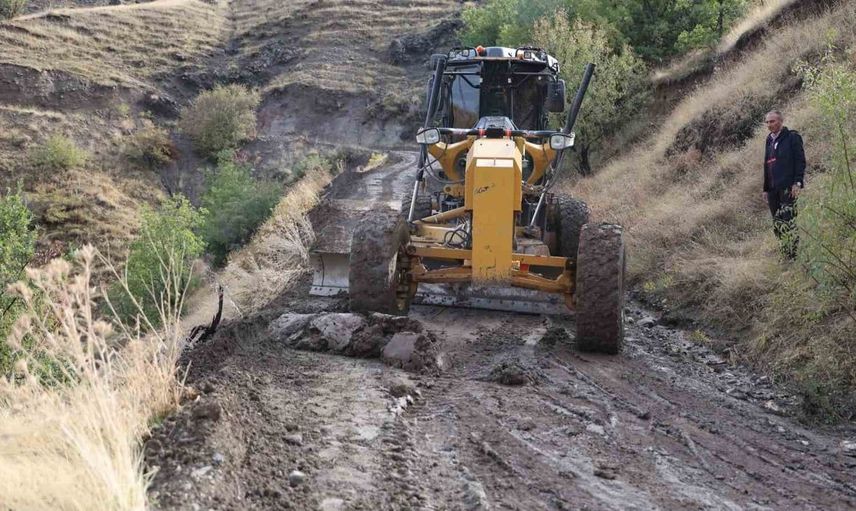 Elazığ'da su taşkınlarının ardından kurtarma çalışmaları hız kesmeden devam ediyor