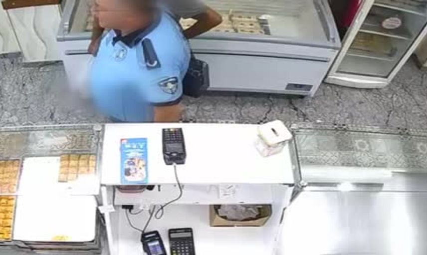 Esenler'de baklavacıda hırsızlık anı güvenlik kameralarına yansıdı