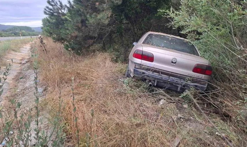 Bilecik'te kontrolden çıkan otomobil ağaçla çarpınca 4 kişi yaralandı