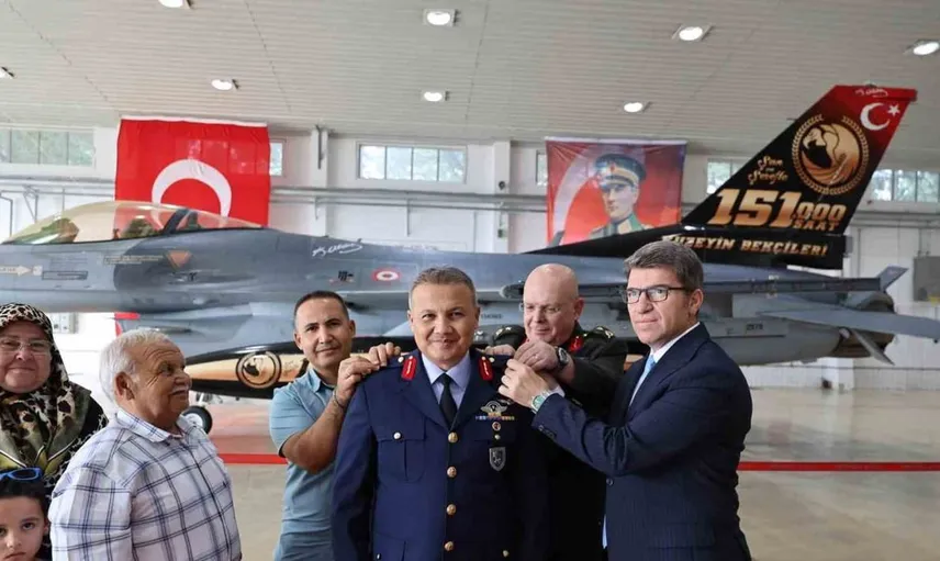 Türk astronot alper gezeravcı tuğgeneralliğe terfi etti