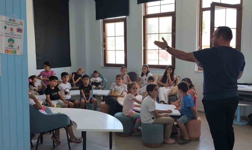 Muradiye kütüphanesinde aileler buluşuyor, çocuklar öğreniyor